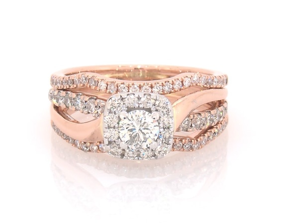 Previously Owned Round-Cut Diamond Cushion Halo Bridal Set 7/8 ct tw 14K Two-Tone Gold Size 6.5