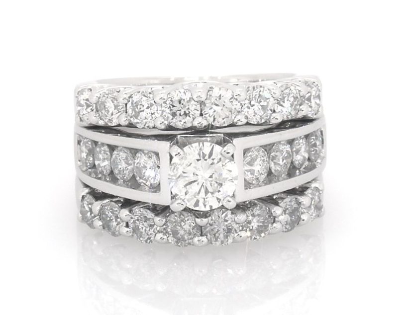 Main Image 1 of Previously Owned Round-Cut Diamond Bridal Set 3-3/8 ct tw 14K White Gold Size 6