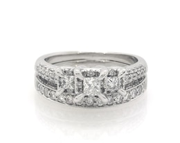 Previously Owned Princess-Cut Diamond Three-Stone Bridal Set 3/4 ct tw 10K White Gold Size 5.5