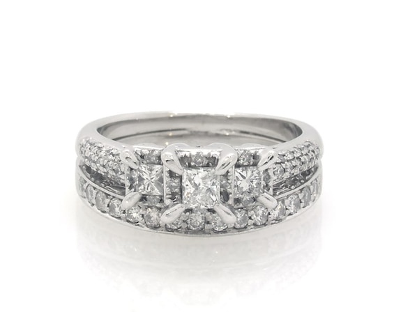Previously Owned Princess-Cut Diamond Three-Stone Bridal Set 3/4 ct tw 10K White Gold Size 5.5