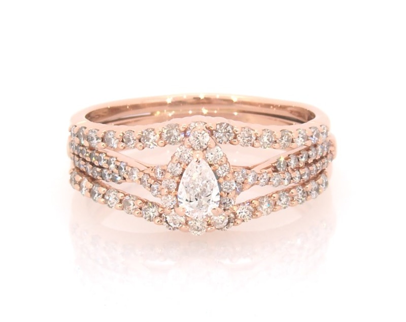 Main Image 1 of Previously Owned Pear-Shaped Diamond Halo Bridal Set 7/8 ct tw 14K Rose Gold Size 8