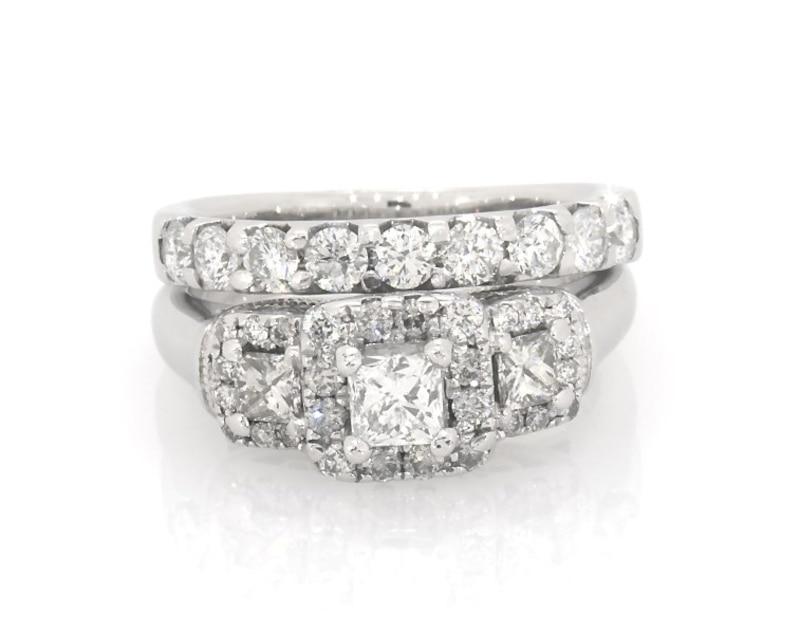 Main Image 1 of Previously Owned Princess-Cut Diamond Three-Stone Bridal Set 1-1/8 ct tw 14K White Gold Size 4.75