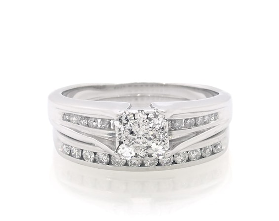 Previously Owned Round-Cut Multi-Diamond Bridal Set 5/8 ct tw 10K and 14K White Gold Size 8