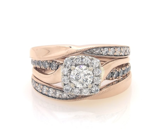 Previously Owned Round-Cut Diamond Halo Bridal Set 7/8 ct tw 14K Two-Tone Gold & 10K Rose Gold Size 5.5