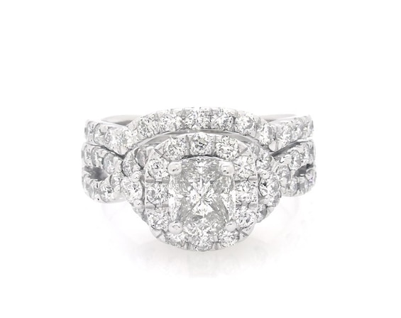 Previously Owned Multi-Diamond Center Halo Bridal Set 2 ct tw 14K White Gold Size 5.5