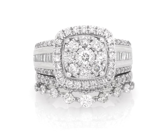 Previously Owned Multi-Diamond Cushion-Shaped Halo Bridal Set 1-3/8 ct tw 10K White Gold Size 5.25