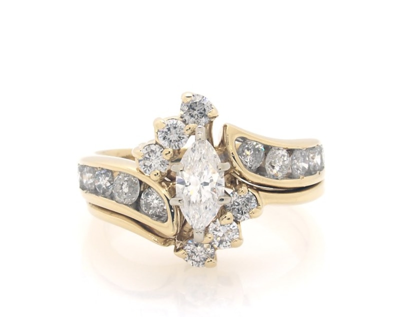 Main Image 1 of Previously Owned Marquise-Cut Diamond Bridal Set 1-3/8 ct tw 14K Yellow Gold Size 7