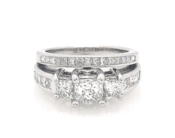 Previously Owned Princess-Cut Diamond Three-Stone Bridal Set 1-5/8 ct tw 14K White Gold Size 4.5