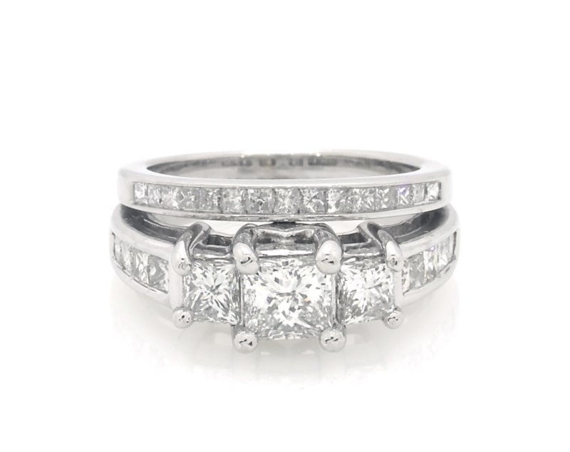 Main Image 1 of Previously Owned Princess-Cut Diamond Three-Stone Bridal Set 1-5/8 ct tw 14K White Gold Size 4.5