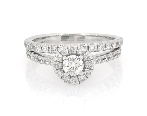 Previously Owned Round-Cut Diamond Halo Bridal Set 7/8 ct tw 10K White Gold Size 5.25