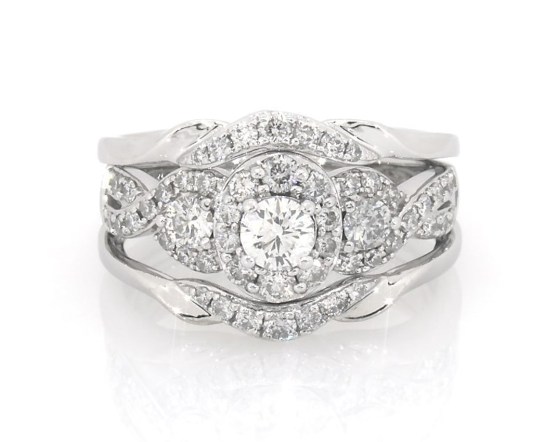 Main Image 1 of Previously Owned Round-Cut Diamond Three-Stone Bridal Set 7/8 ct tw 14K White Gold Size 6
