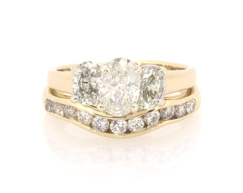 Main Image 1 of Previously Owned Oval-Cut Diamond Three-Stone Bridal Set 1-7/8 ct tw 14K Yellow Gold & Platinum Size 6.5