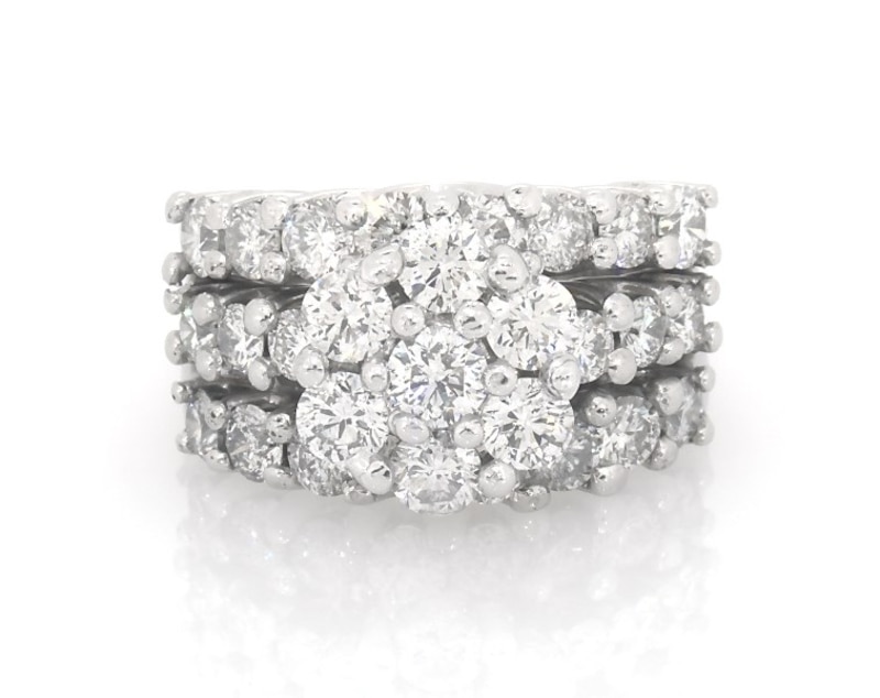 Main Image 1 of Previously Owned Multi-Diamond Bridal Set 3-7/8 ct tw 14K White Gold Size 7.25