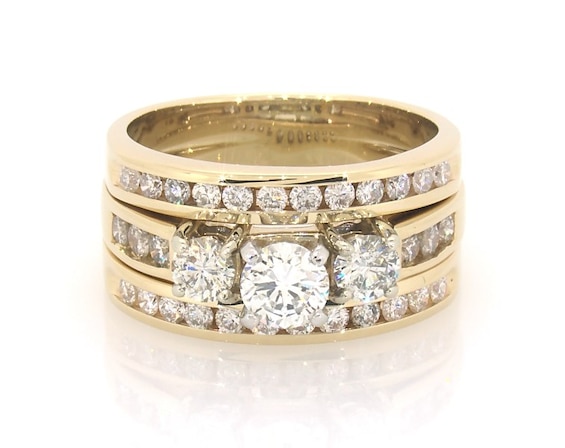 Previously Owned Round-Cut Diamond Three-Stone Bridal Set 1-3/8 ct tw 14K Yellow Gold Size 6.5