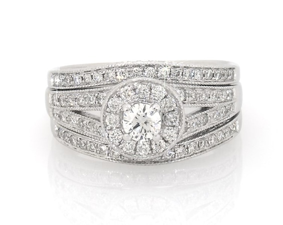Previously Owned Round-Cut Diamond Halo Bridal Set 7/8 ct tw 14K White Gold Size 8