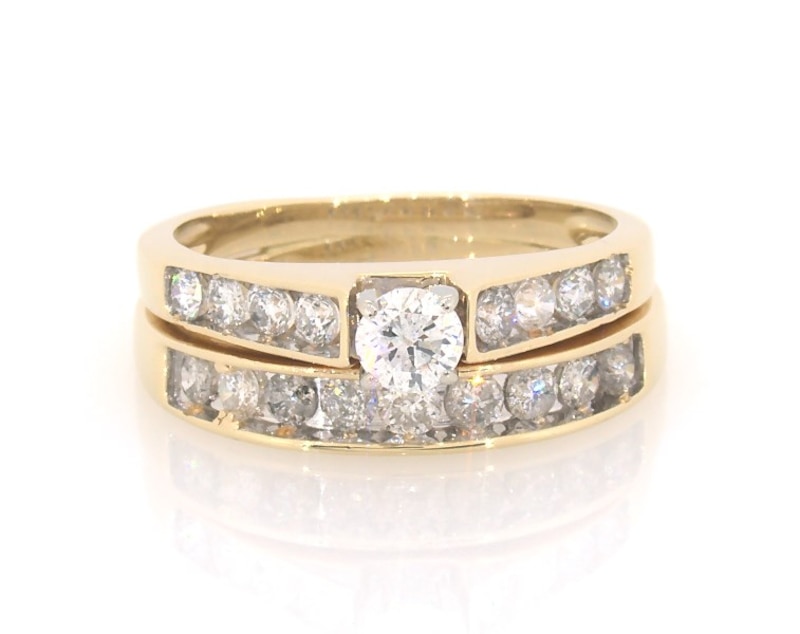 Main Image 1 of Previously Owned Round-Cut Diamond Bridal Set 1-3/8 ct tw 14K Yellow Gold Size 6.75