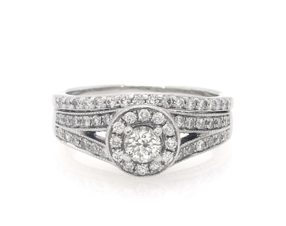Previously Owned Round-Cut Diamond Halo Bridal Set 3/4 ct tw 10K White Gold Size 7.25