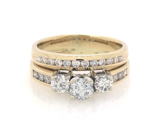 Previously Owned Round-Cut Diamond Three-Stone Bridal Set 1-1/5 ct tw 14K Yellow Gold Size 6.75