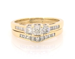 Previously Owned Princess-Cut Diamond Three-Stone Bridal Set 1-1/3 ct tw 14K Yellow Gold Size 10