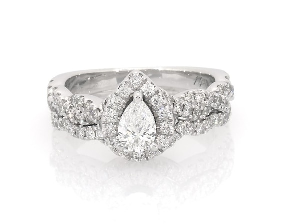 Previously Owned Neil Lane Pear-Shaped Diamond Halo Bridal Set 7/8 ct tw 14K White Gold Size 5.25