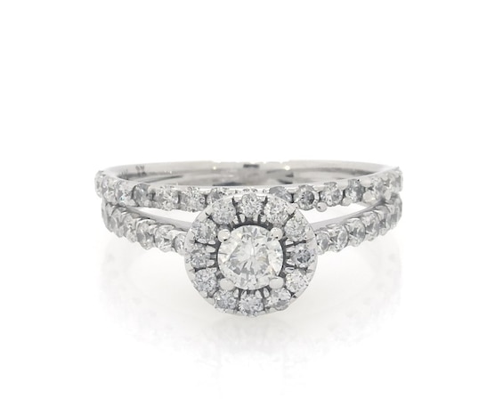 Previously Owned Round-Cut Diamond Halo Bridal Set 7/8 ct tw 14K White Gold Size 4.5