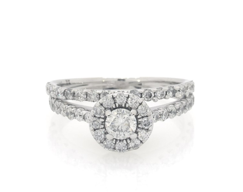 Main Image 1 of Previously Owned Round-Cut Diamond Halo Bridal Set 7/8 ct tw 14K White Gold Size 4.5