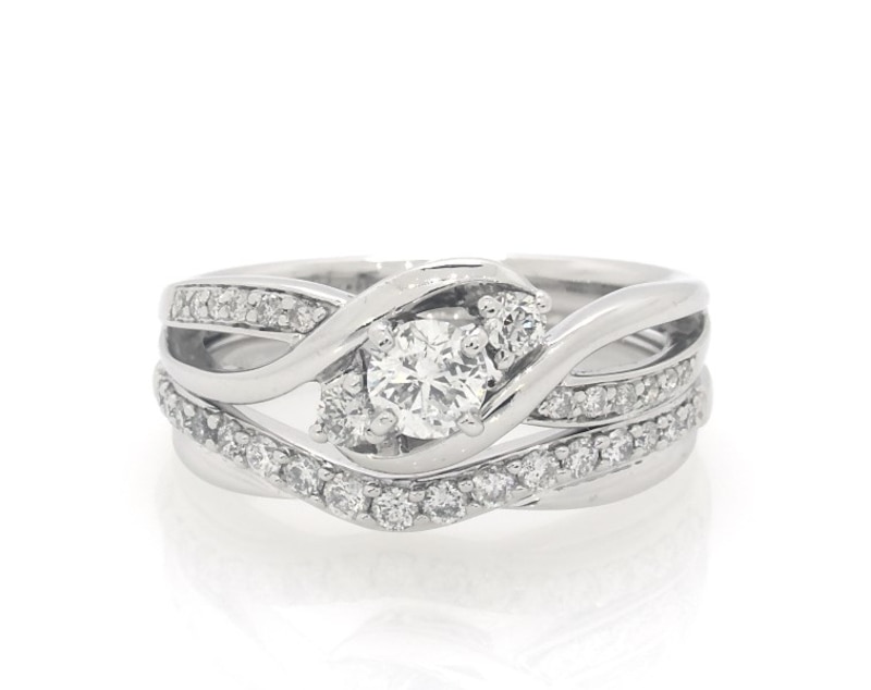 Main Image 1 of Previously Owned Round-Cut Diamond Three-Stone Bridal Set 5/8 ct tw 14K White Gold Size 6.75