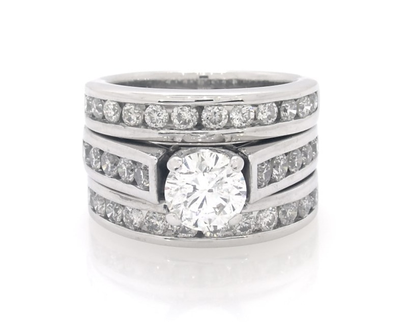 Main Image 1 of Previously Owned Round-Cut Diamond Bridal Set 2-1/3 ct tw 14K White Gold Size 4.25
