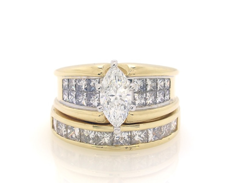 Main Image 1 of Previously Owned Marquise-Cut Diamond Bridal Set 2-3/8 ct tw 14K Yellow Gold Size 5