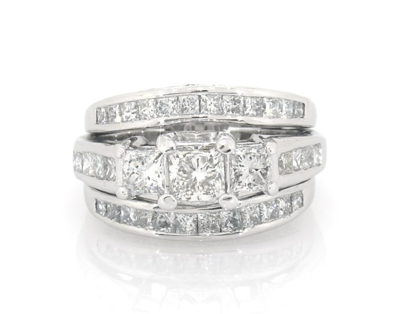 Main Image 1 of Previously Owned Princess-Cut Diamond Three-Stone Bridal Set 2-1/8 ct tw 14K White Gold Size 5.5