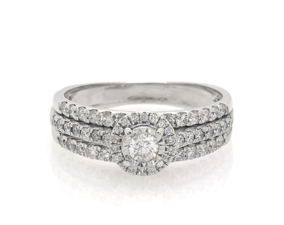 Previously Owned Round-Cut Diamond Halo Bridal Set 3/4 ct tw 10K White Gold Size 8