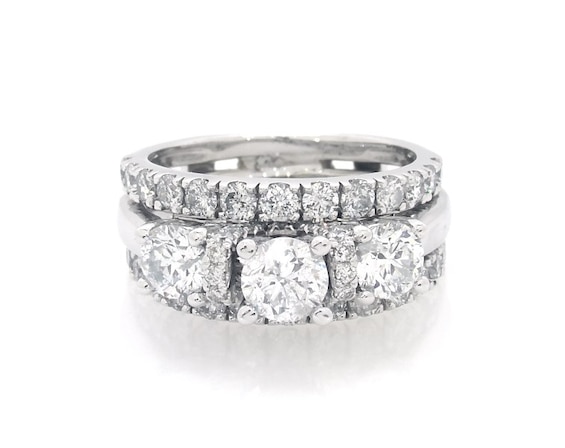 Previously Owned Round-Cut Three-Stone Diamond Bridal Set 2-1/3 ct tw 14K White Gold 5.75
