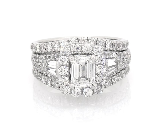 Previously Owned Neil Lane Emerald-Cut Diamond Halo Bridal Set 2-1/2 ct tw 14K White Gold Size 6.5