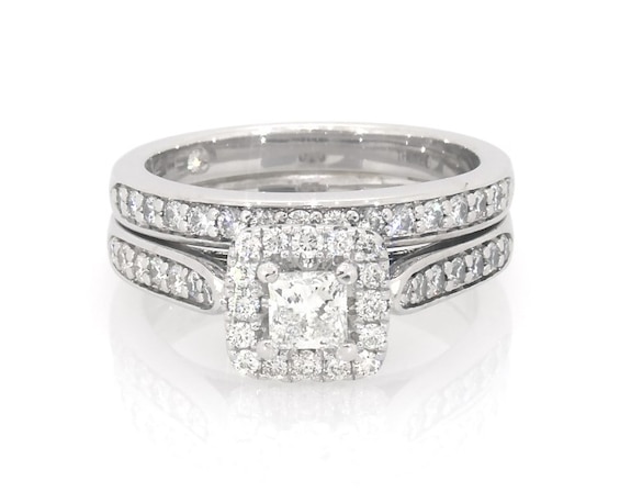 Previously Owned THE LEO Diamond Princess-Cut Halo Bridal Set 7/8 ct tw 14K White Gold Size 7