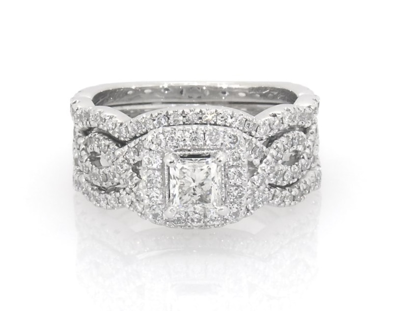 Main Image 1 of Previously Owned Neil Lane Princess-Cut Diamond Halo Bridal Set 1-1/3 ct tw 14K White Gold Size 6.5