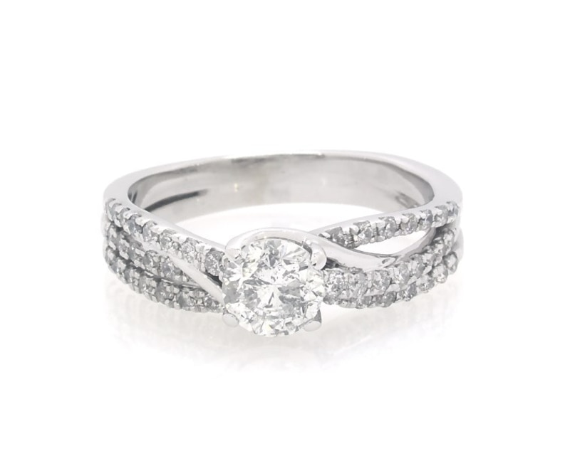 Main Image 1 of Previously Owned Round-Cut Diamond Bridal Set 7/8 ct tw 14K White Gold Size 6