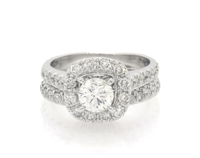 Main Image 1 of Previously Owned Neil Lane Round-Cut Diamond Halo Bridal Set 1-1/2 ct tw 14K White Gold Size 3.75