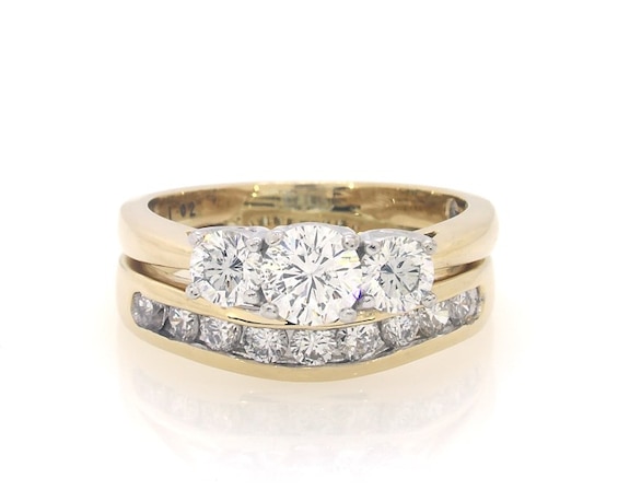 Previously Owned Round-Cut Diamond Three-Stone Bridal Set 1-3/8 ct tw 14K Yellow Gold Size 6.75