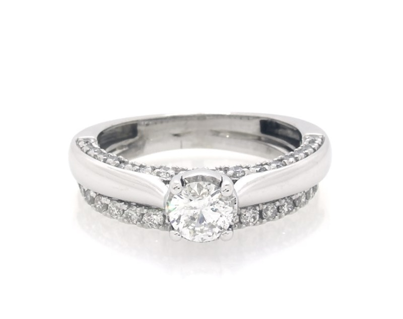 Main Image 1 of Previously Owned Round-Cut Diamond Bridal Set 7/8 ct tw 10K White Gold Size 5