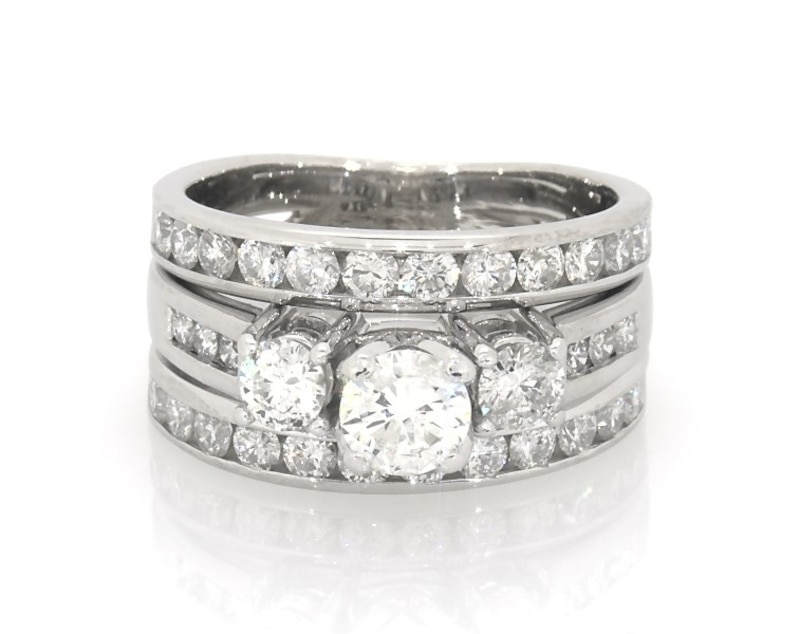 Main Image 1 of Previously Owned Round-Cut Diamond Three-Stone Bridal Set 1-7/8 ct tw 10K and 14K White Gold Size 6.75