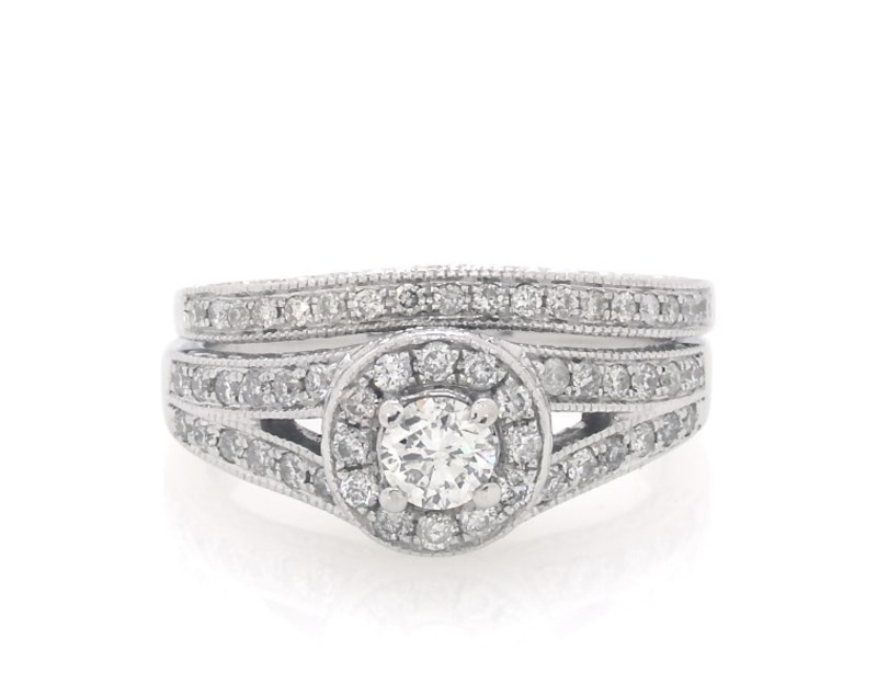 Main Image 1 of Previously Owned Round-Cut Diamond Halo Bridal Set 3/4 ct tw 14K White Gold Size 6