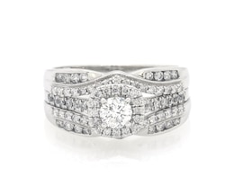 Previously Owned Round-Cut Diamond Halo Bridal Set 3/4 ct tw 10K White Gold Size 5.75