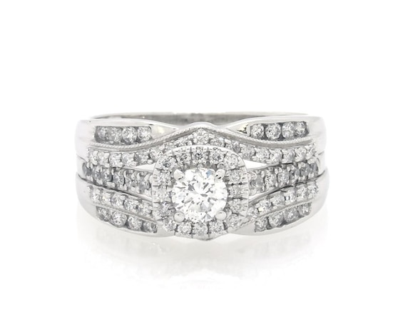 Previously Owned Round-Cut Diamond Halo Bridal Set 3/4 ct tw 10K White Gold Size 5.75