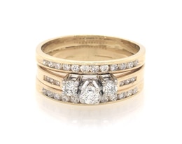 Previously Owned Round-Cut Diamond Three-Stone Bridal Set 7/8 ct tw 10K Yellow Gold Size 8.25