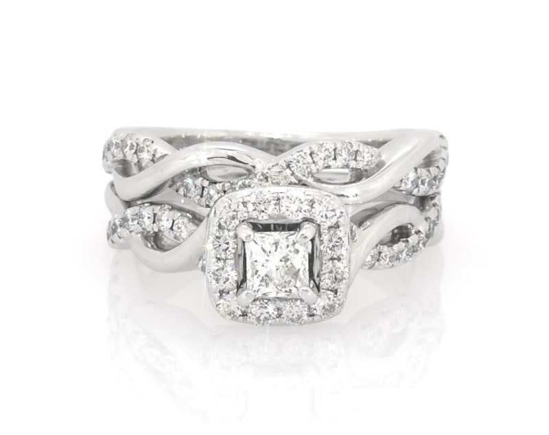 Main Image 1 of Previously Owned THE LEO Diamond Princess-Cut Halo Bridal Set 7/8 ct tw 14K White Gold Size 5