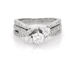 Previously Owned Round-Cut Diamond Three-Stone Bridal Set 7/8 ct tw 14K White Gold Size 5.75