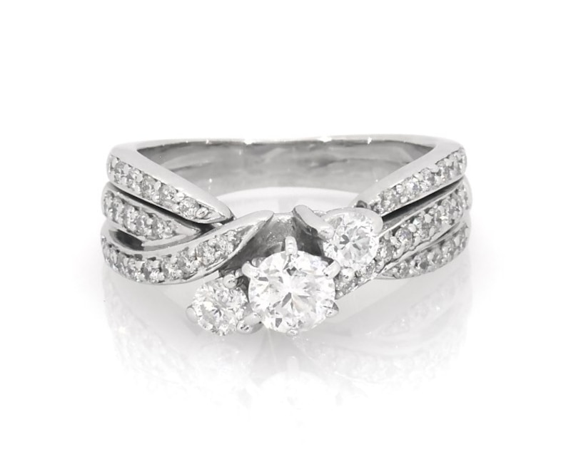 Main Image 1 of Previously Owned Round-Cut Diamond Three-Stone Bridal Set 7/8 ct tw 14K White Gold Size 5.75