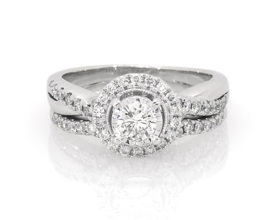 Previously Owned Round-Cut Diamond Halo Bridal Set 7/8 ct tw 14K White Gold Size 6.5