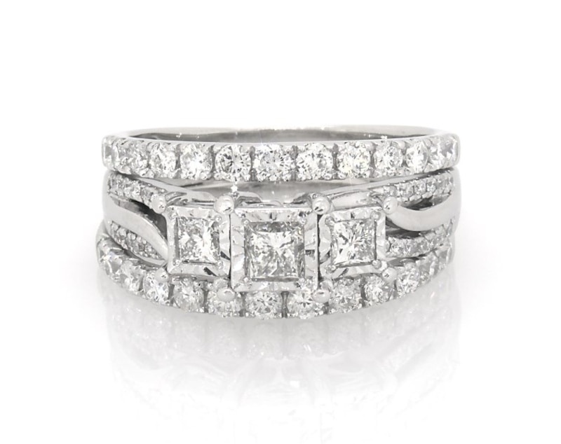 Main Image 1 of Previously Owned Princess-Cut Diamond Three-Stone Bridal Set 1-5/8 ct tw 14K White Gold Size 8.25