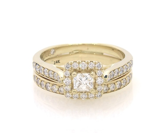 Previously Owned THE LEO Diamond Princess-Cut Halo Bridal Set 7/8 ct tw 14K Yellow Gold Size 6.75